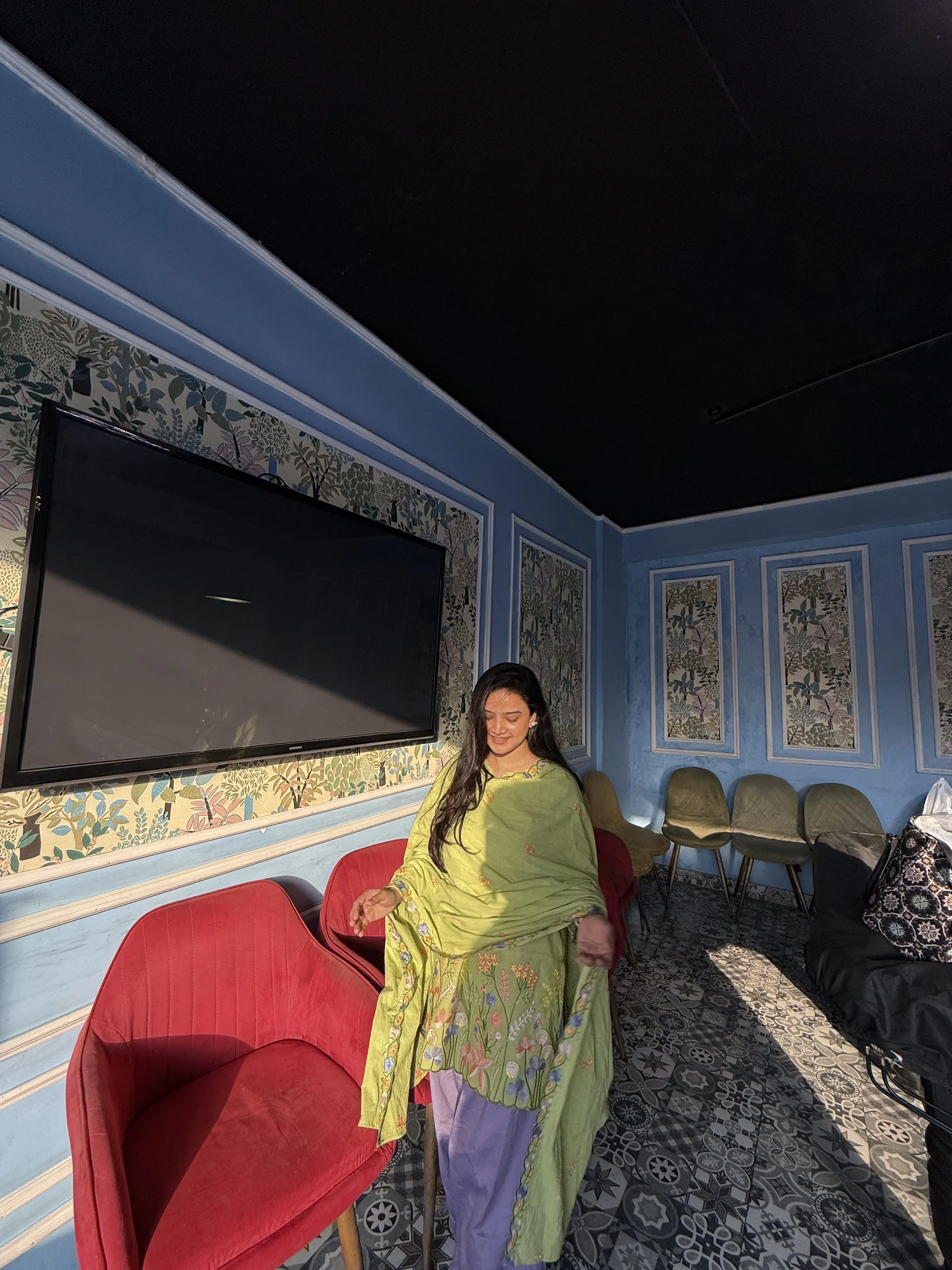 labelNaaz lookbook