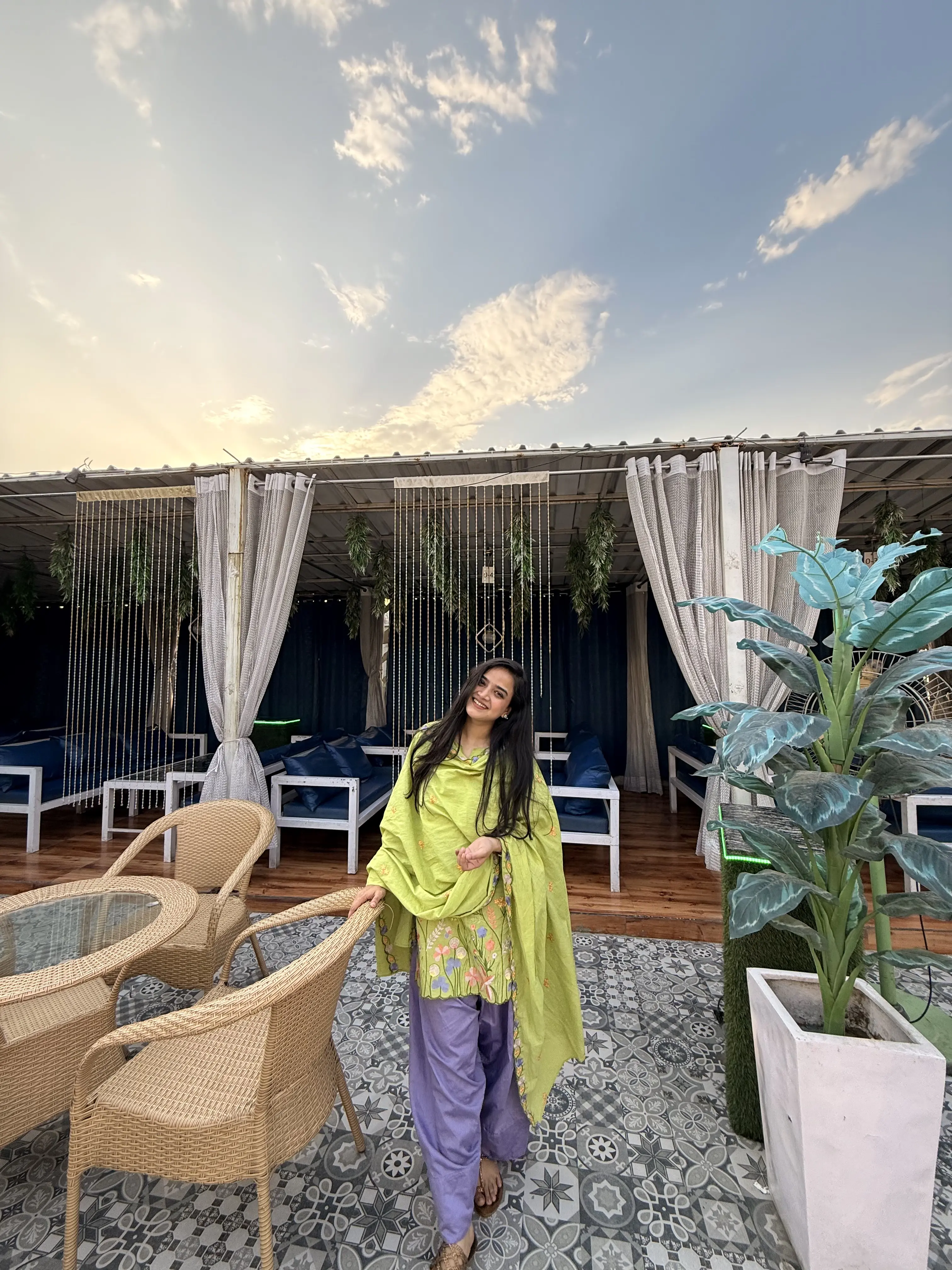 labelNaaz lookbook